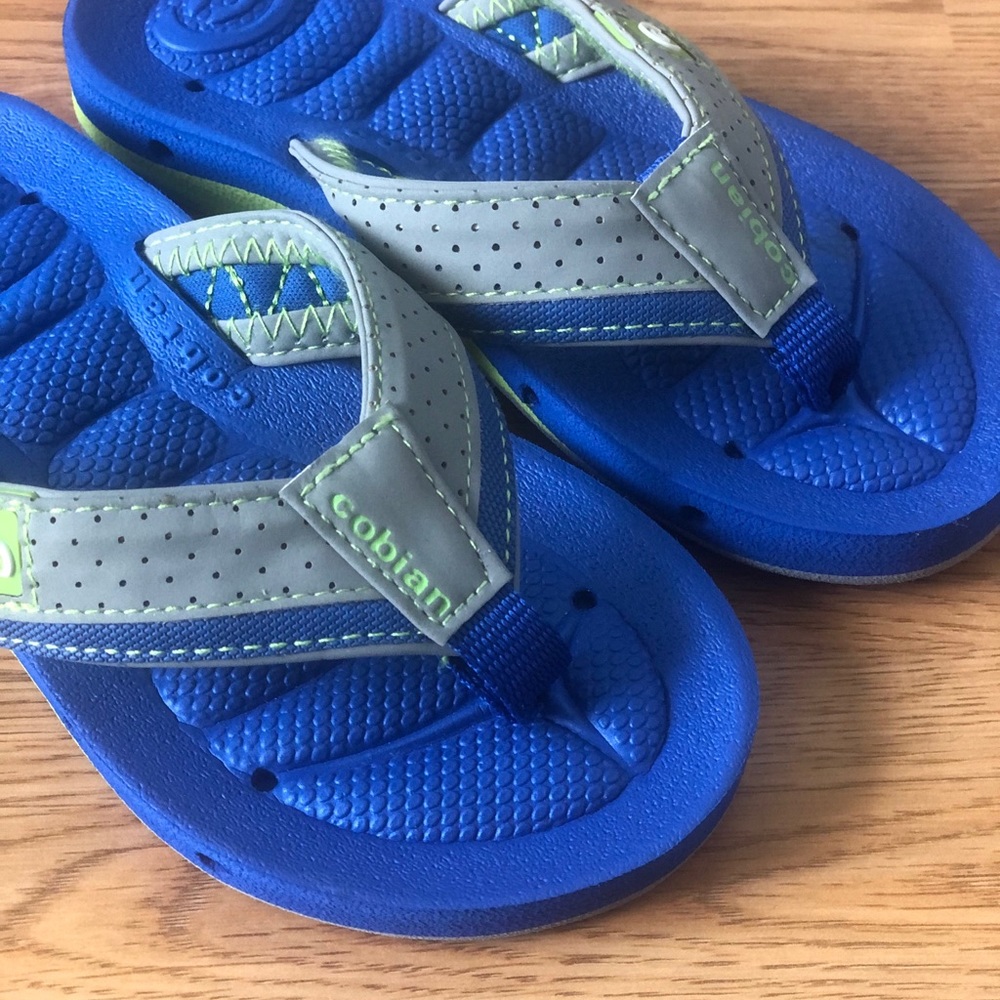 Cobian kid’s sandals